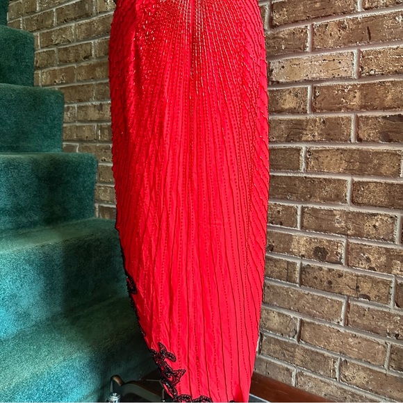 VTG 80s 90s Red & Black Beaded Silk Asymmetrical V-neck Formal Party Dress - Picture 6 of 13